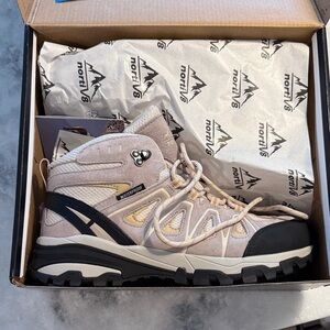 Nordiv8 Women’s Hiking Boots // NWT // 9.5 wide